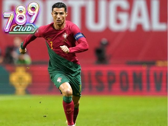 CR7 là cầu thủ nổi tiếng